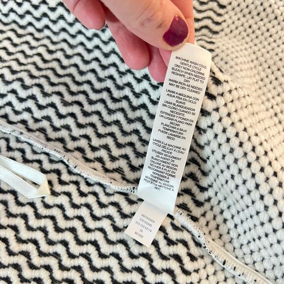 Chico's Gigi Black White Wool Blend Textured Knit Fringe Cardigan Vest Size 2 - Picture 9 of 9